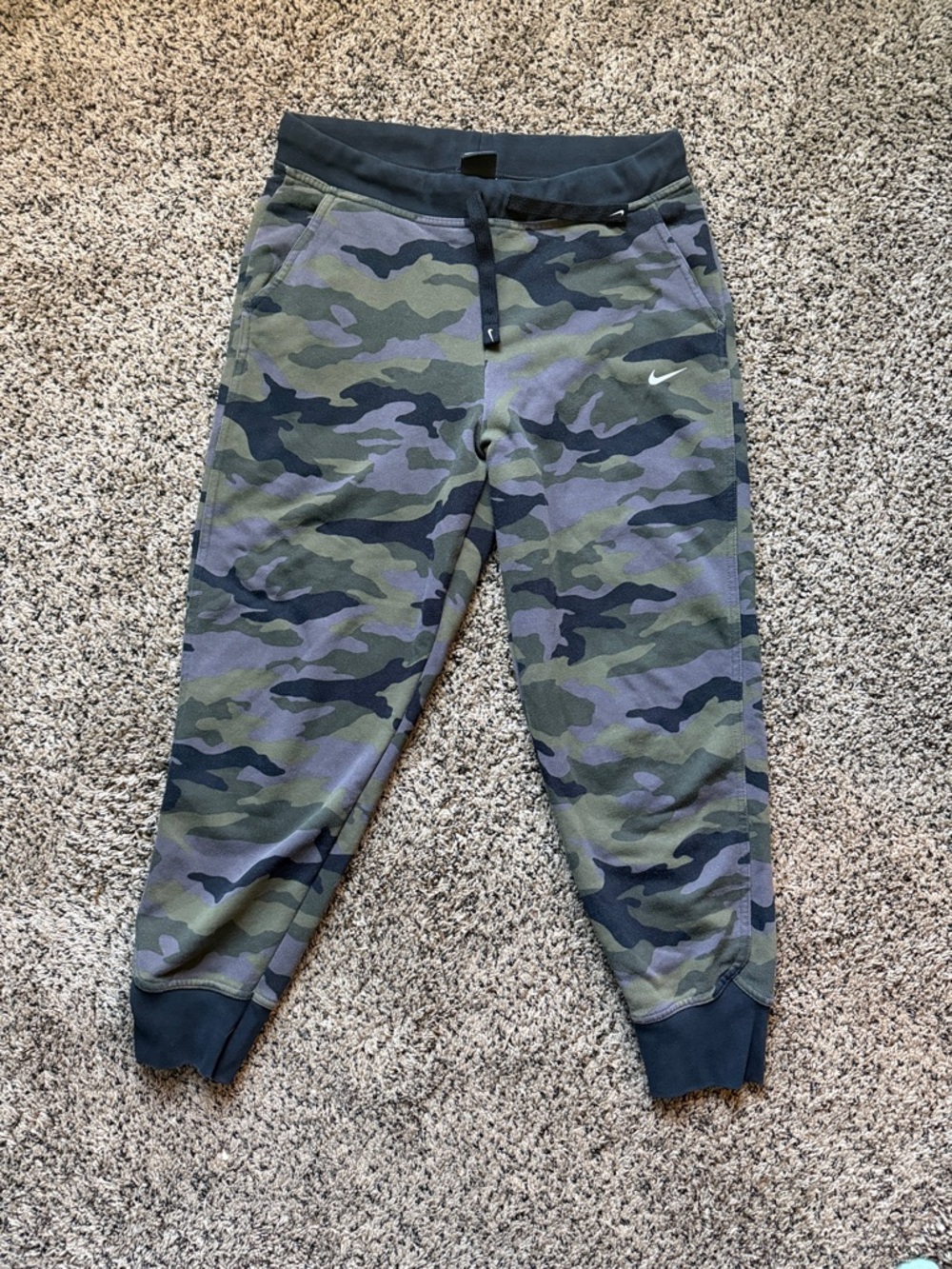 *READ NOTES* Nike Women’s Camo Joggers in Green and Black